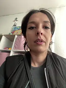 Piggiteablacktea online show from April 2026 02:31:01 PM