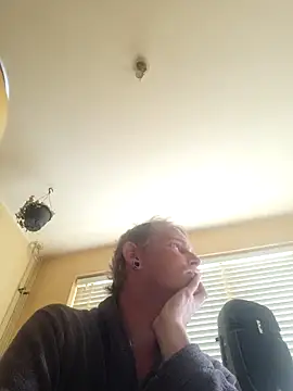 Snapshot of piercingpik chatting on May 2026 12:33:02 PM piercingpik online show from May 2026 12:33:02 PM