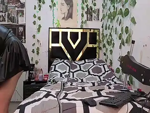 lucywhite13 online show from December 2025 12:23:02 PM