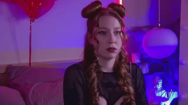 Snapshot of MiaEuphoria_ chatting on February 2026 04:19:02 AM MiaEuphoria online show from February 2026 04:19:02 AM