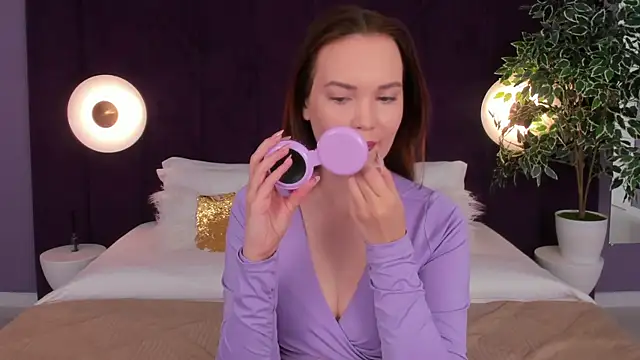 KiraHolli online show from September 2025 03:06:02 AM