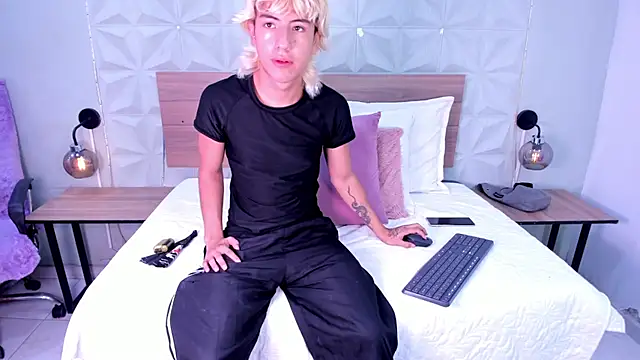 Enrrixxx  online show from February 2026 11:20:01 PM