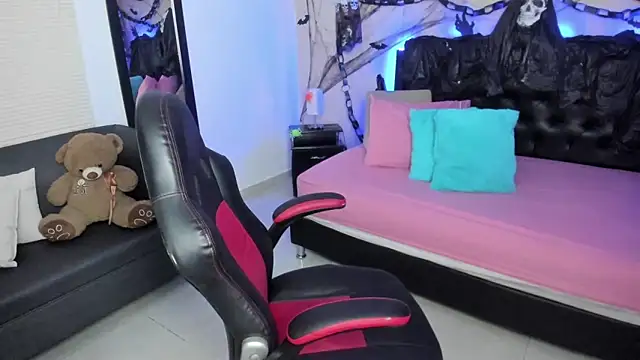 LolaVillalobos online show from October 2025 07:19:02 PM