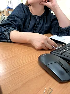 Snapshot of PhuongNhi21 chatting on October 2025 01:40:01 AM PhuongNhi21 online show from October 2025 01:40:01 AM