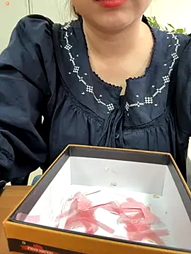 Snapshot of PhuongNhi21 chatting on October 2025 04:13:02 AM PhuongNhi21 online show from October 2025 04:13:02 AM