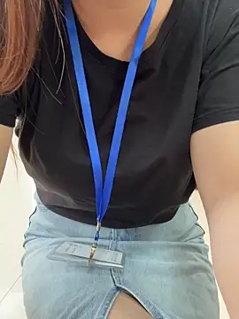 Snapshot of PhuongNhi21 chatting on November 2025 01:05:02 AM PhuongNhi21 online show from November 2025 01:05:02 AM