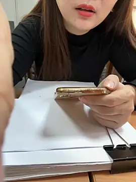 Snapshot of PhuongNhi21 chatting on November 2025 01:11:01 AM PhuongNhi21 online show from November 2025 01:11:01 AM