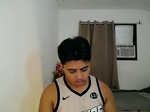 Snapshot of Hugecock2hundle_intown chatting on November 2025 09:26:02 AM Hugecock2hundle intown online show from November 2025 09:26:02 AM