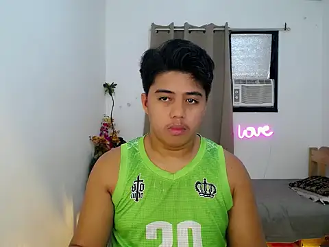 Snapshot of Hugecock2hundle_intown chatting on November 2025 07:33:02 AM Hugecock2hundle intown online show from November 2025 07:33:02 AM