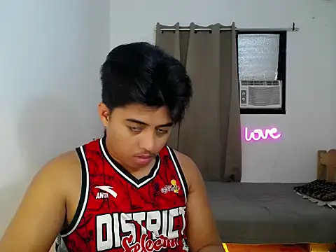 Snapshot of Hugecock2hundle_intown chatting on November 2025 02:53:02 PM Hugecock2hundle intown online show from November 2025 02:53:02 PM