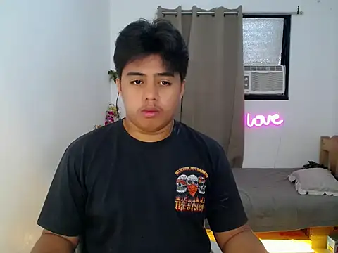 Snapshot of Hugecock2hundle_intown chatting on December 2025 04:05:01 PM Hugecock2hundle intown online show from December 2025 04:05:01 PM