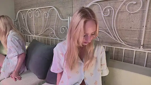 Snapshot of maya_snow chatting on November 2025 04:34:01 AM maya snow online show from November 2025 04:34:01 AM