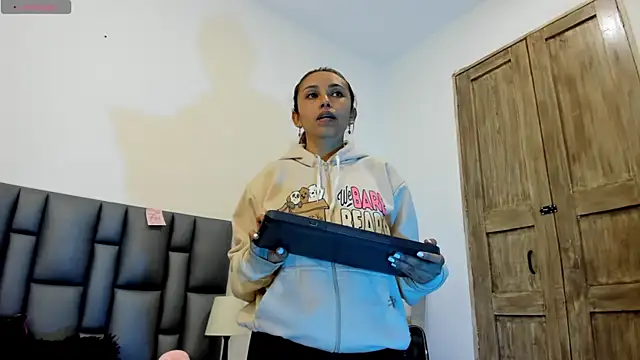 valeriasweet  online show from December 2025 05:31:02 PM