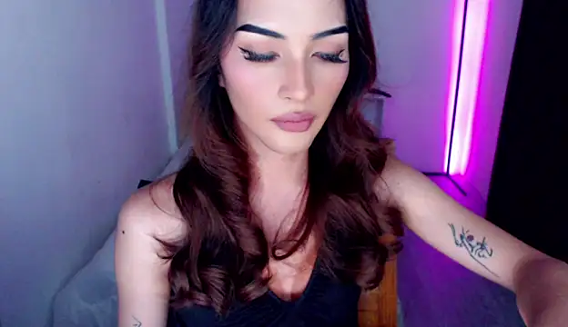 Snapshot of Alicegreenexx chatting on April 2026 04:32:01 AM Alicegreenexx online show from April 2026 04:32:01 AM