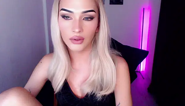 Snapshot of Alicegreenexx chatting on May 2026 04:08:02 AM Alicegreenexx online show from May 2026 04:08:02 AM