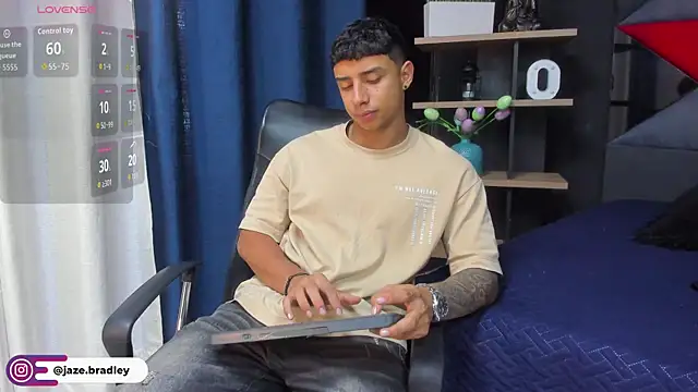 jaze bradley online show from October 2025 11:33:02 AM