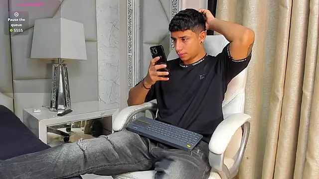 jaze bradley online show from November 2025 11:42:02 AM