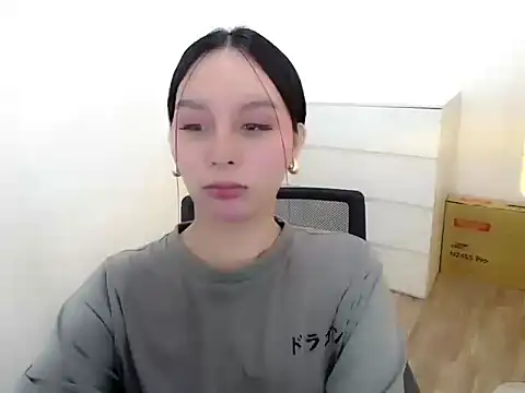 holly tabby online show from November 2025 07:30:02 PM