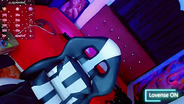 Yareth Rouss  online show from December 2025 11:01:02 PM