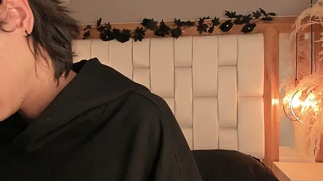 Daphne And Roger online show from January 2026 10:41:02 AM