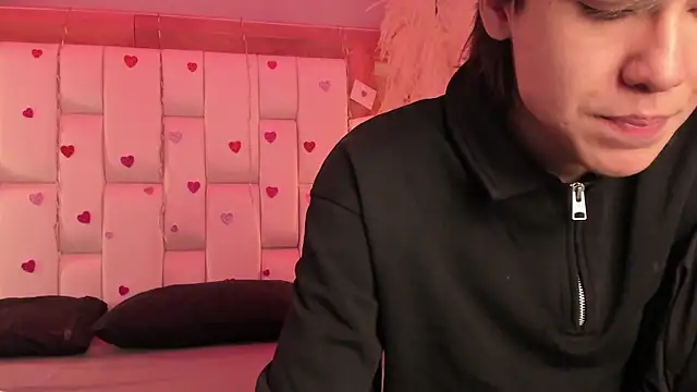 Daphne And Roger online show from February 2026 11:06:02 AM