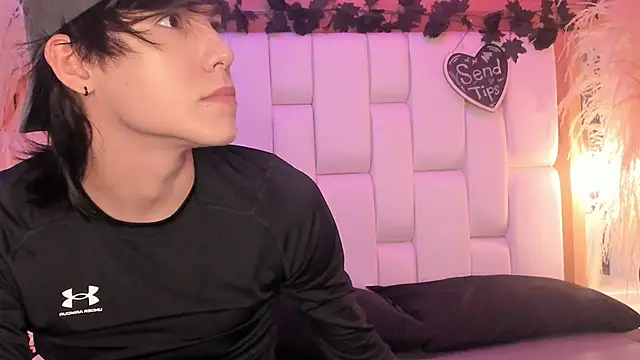 Daphne And Roger online show from April 2026 11:05:01 AM