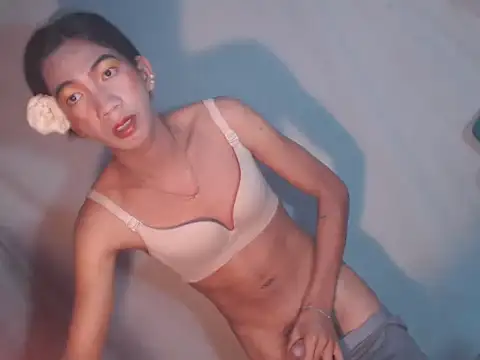 Snapshot of xyourdreamtrans chatting on February 2026 09:13:02 PM xyourdreamtrans online show from February 2026 09:13:02 PM