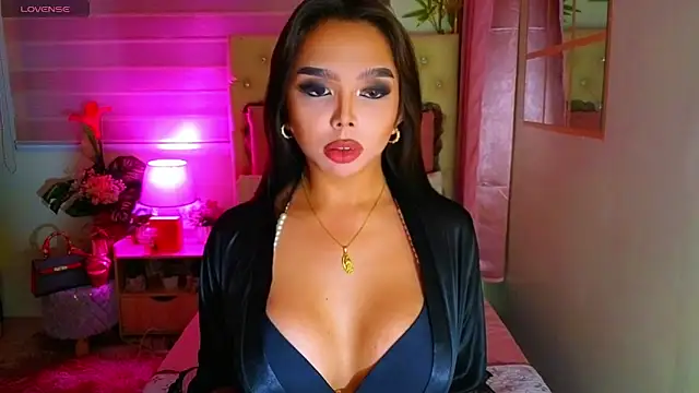 Snapshot of MoniqueCeleste chatting on June 2026 04:33:01 PM MoniqueCeleste online show from June 2026 04:33:01 PM