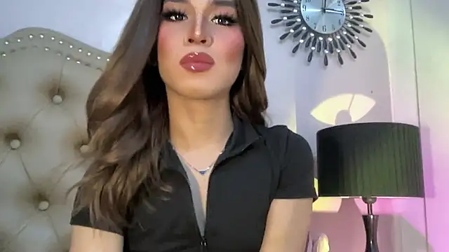 solana imani online show from October 2025 03:49:01 PM