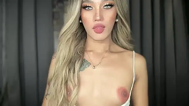 Snapshot of Lust-sluttymira chatting on November 2025 03:49:01 PM Lust-sluttymira online show from November 2025 03:49:01 PM