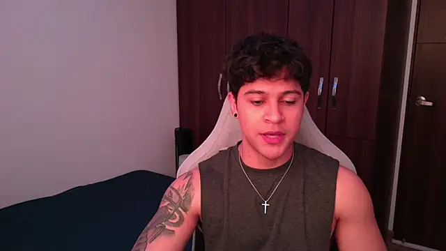 domsantiago  online show from October 2025 03:54:01 PM