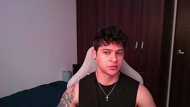 domsantiago  online show from October 2025 04:17:01 PM