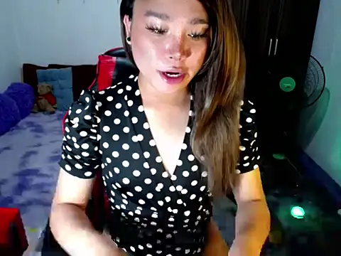 Urassiansweetcummer online show from March 2026 11:32:02 PM