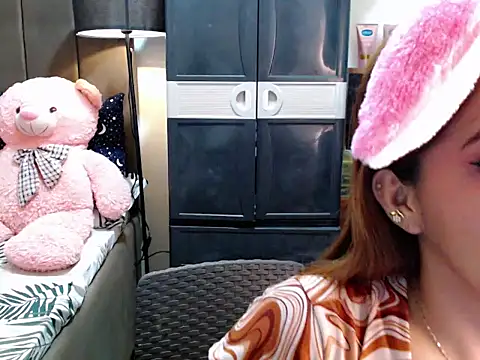 Snapshot of urswtasian_chesca chatting on November 2025 02:40:02 PM urswtasian chesca online show from November 2025 02:40:02 PM