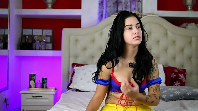 SarraRay online show from November 2025 07:25:01 PM