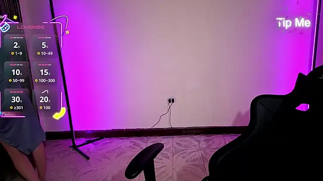 Snapshot of MiaLozanox chatting on October 2025 09:18:02 AM MiaLozanox online show from October 2025 09:18:02 AM