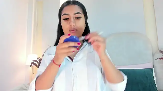 Snapshot of SalomeeBell chatting on November 2025 08:41:01 PM SalomeeBell online show from November 2025 08:41:01 PM