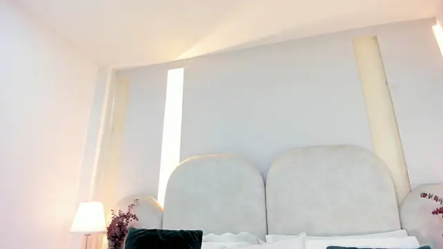 Snapshot of SalomeeBell chatting on November 2025 08:19:02 PM SalomeeBell online show from November 2025 08:19:02 PM