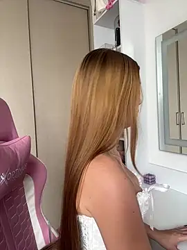 Nikii   online show from March 2026 03:39:02 PM