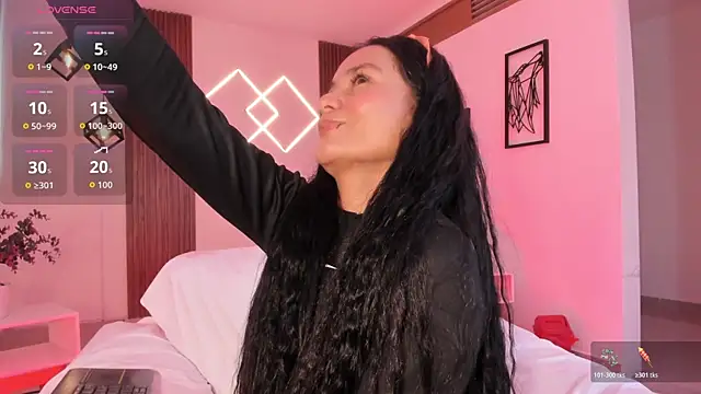 Miiaa jones online show from December 2025 01:05:01 PM