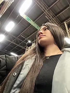 Isabella21  online show from February 2026 11:52:02 PM