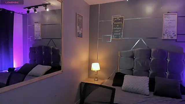 Christopher 77 online show from October 2025 01:00:01 PM