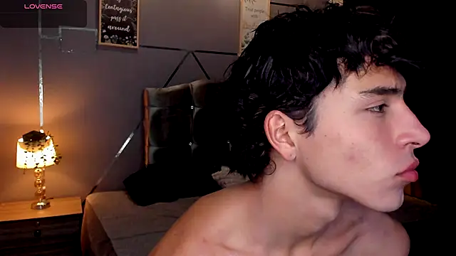 Christopher 77 online show from November 2025 01:44:02 PM