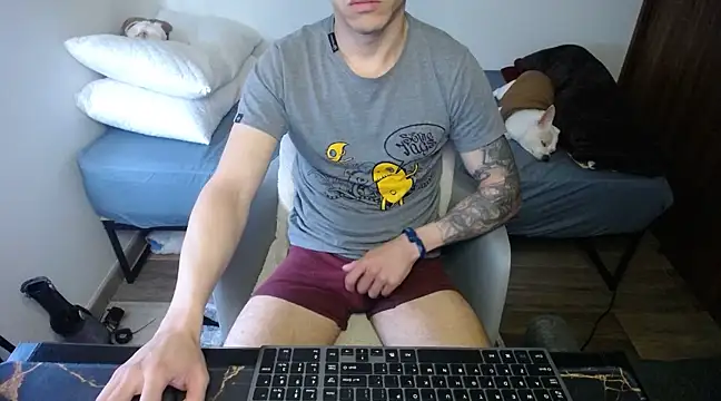 Snapshot of bossking017 chatting on February 2025 02:04:02 PM bossking017 online show from February 2025 02:04:02 PM