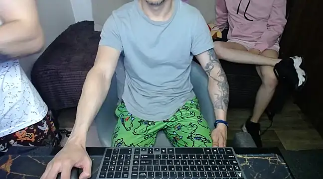 Snapshot of bossking017 chatting on February 2025 06:04:02 PM bossking017 online show from February 2025 06:04:02 PM