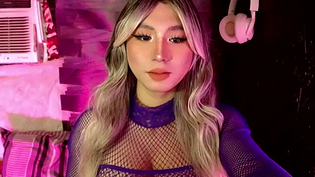 UrhotlucyTS online show from November 2025 06:46:01 AM