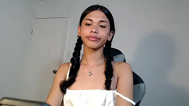 Snapshot of urcurlydiva chatting on November 2025 05:31:02 AM urcurlydiva online show from November 2025 05:31:02 AM