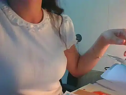 Linzly online show from October 2025 04:37:02 PM