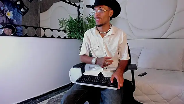 Thiagoferreti online show from October 2025 03:36:02 AM