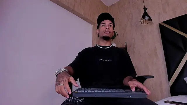 Thiagoferreti online show from October 2025 07:14:01 PM